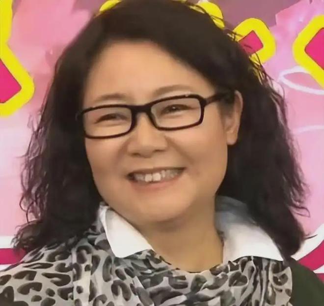 不做饭帅气丈夫甘当“家庭主夫”把她宠成宝PG电子麻将胡了模拟器结婚34年只生孩子(图9)