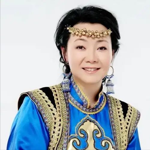 不做饭帅气丈夫甘当“家庭主夫”把她宠成宝PG电子麻将胡了模拟器结婚34年只生孩子(图15)