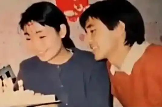 不做饭帅气丈夫甘当“家庭主夫”把她宠成宝PG电子麻将胡了模拟器结婚34年只生孩子(图14)
