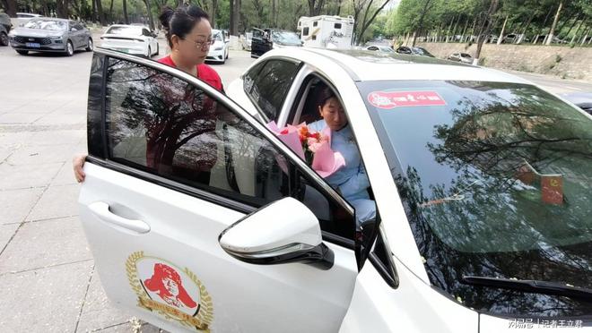 企业致敬白衣天使凝聚社会温情麻将胡了2游戏入口沈阳爱心(图3)
