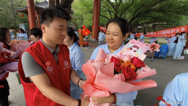 企业致敬白衣天使凝聚社会温情麻将胡了2游戏入口沈阳爱心(图5)
